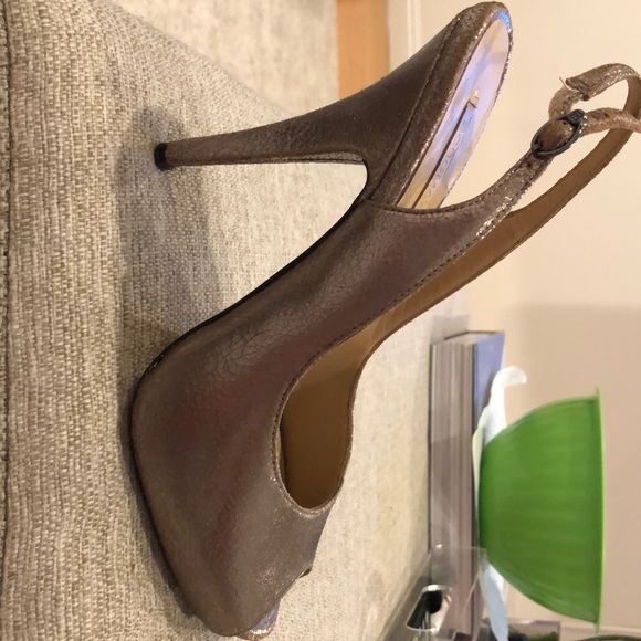 BCBG metallic sandal - Picture 3 of 5